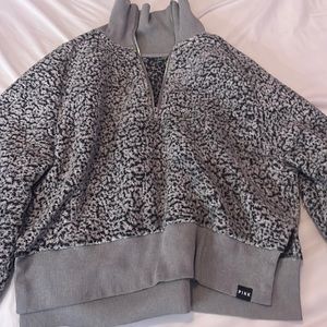 Zip up sweater women’s